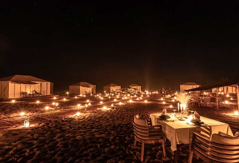 Camp de nuits dans le désert à Merzouga Maroc